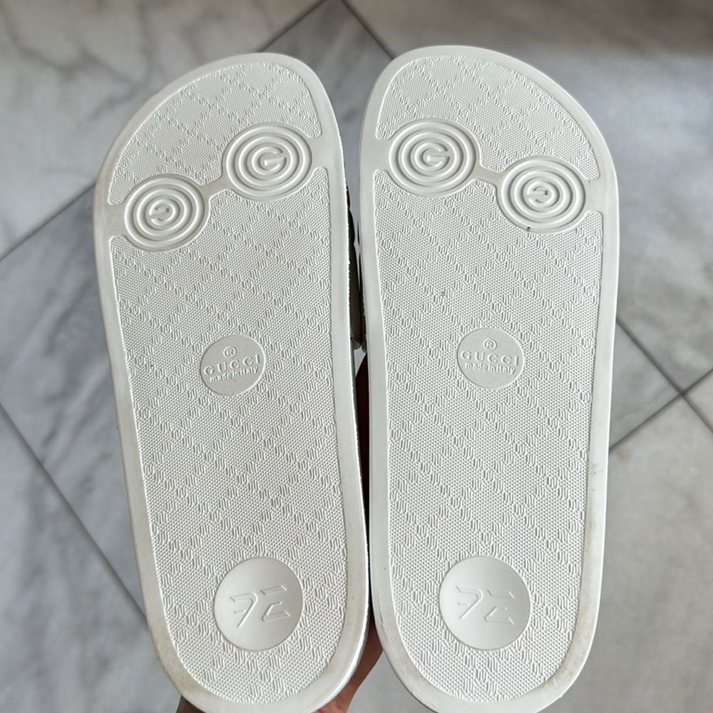 Gucci Slippers - Picture 2 of 3